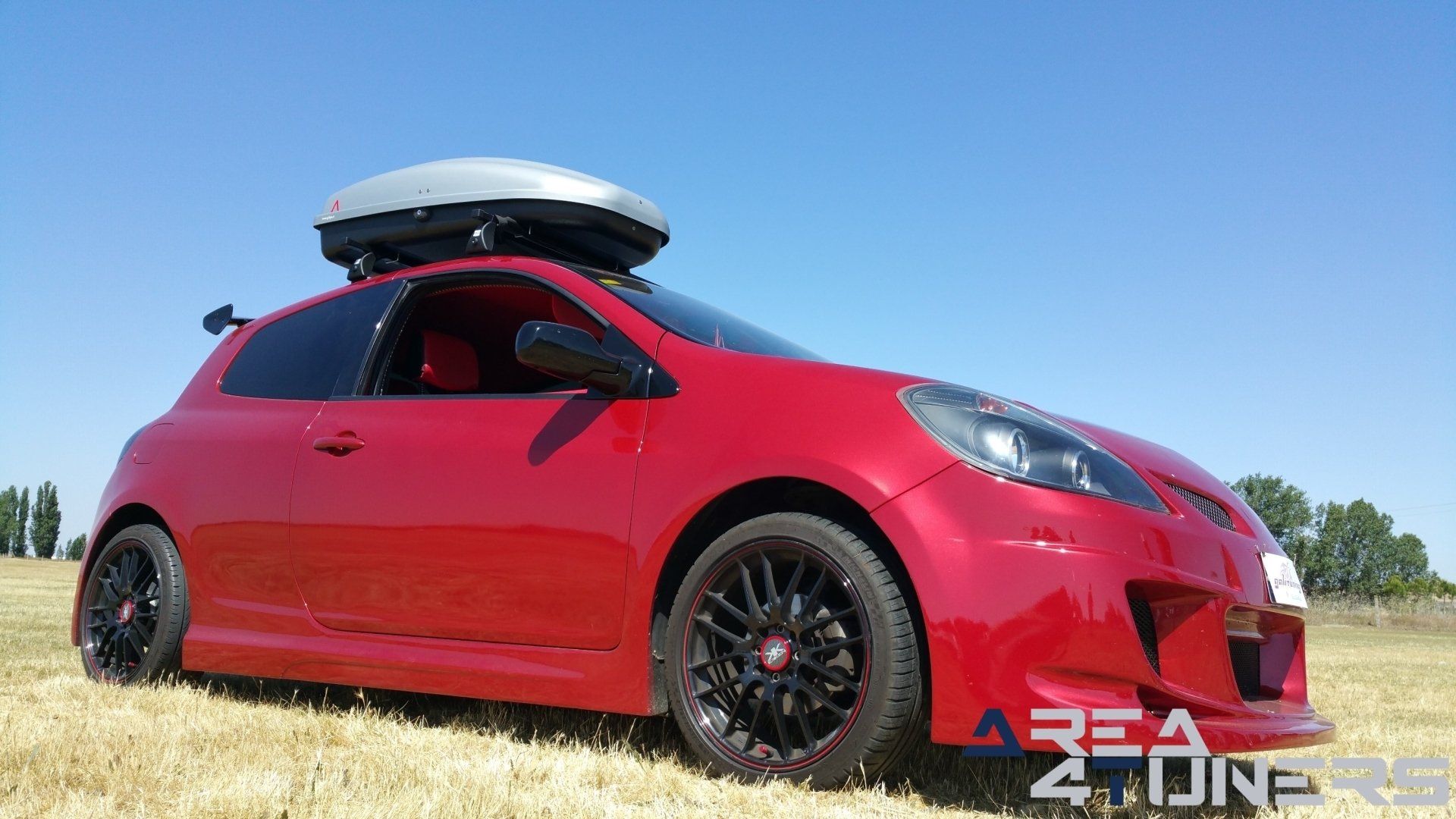 Imagen reportaje coche Tuning Renault Clio Devil Little Imagen perteneciente al reportaje fotográfico de la revista Tuning de publicación diaria Area4tuners.es sobre un Renault Clio