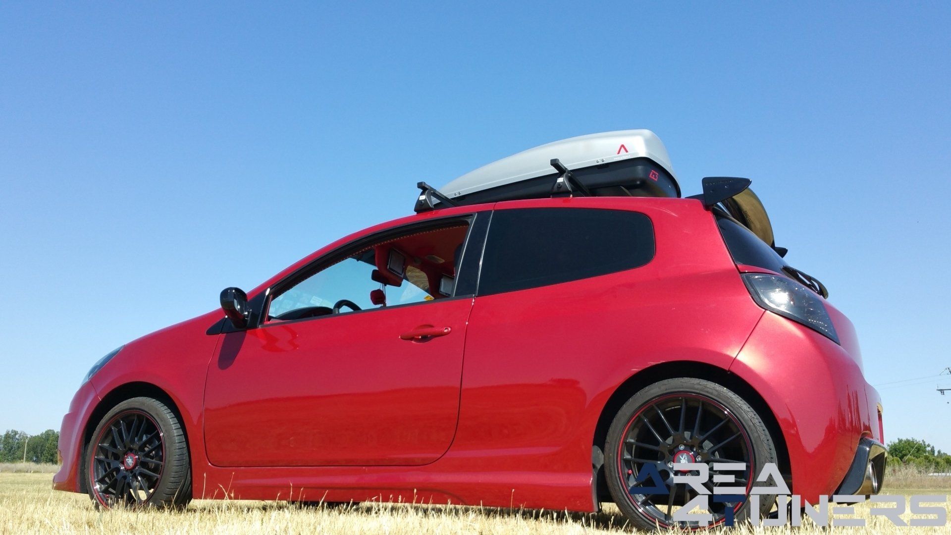 Imagen reportaje coche Tuning Renault Clio Devil Little Imagen perteneciente al reportaje fotográfico de la revista Tuning de publicación diaria Area4tuners.es sobre un Renault Clio