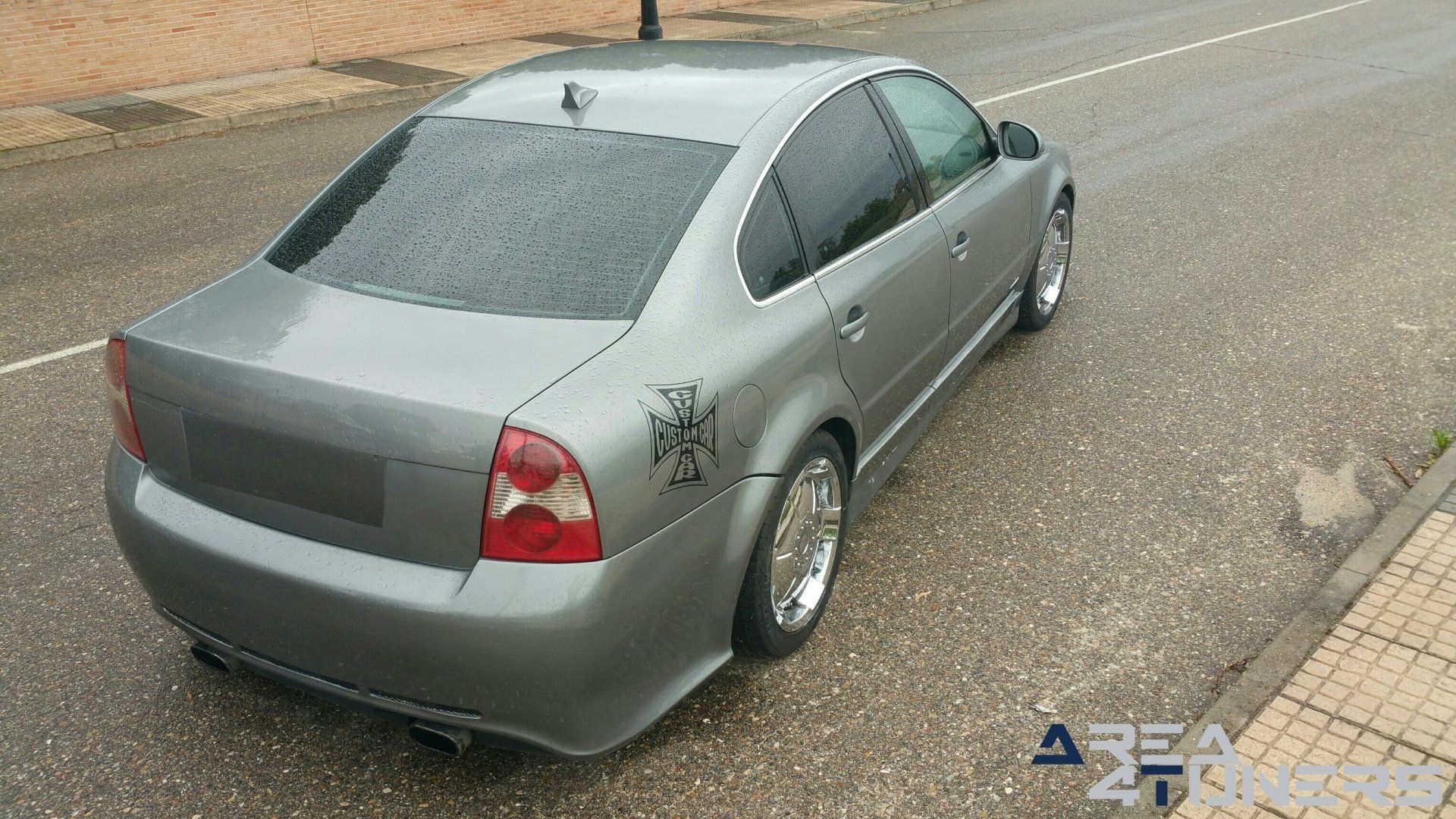 Imagen reportaje coche Tuning Vw Passat Madurez Imagen perteneciente al reportaje fotográfico de la revista Tuning de publicación diaria Area4tuners.es sobre un Vw Passat