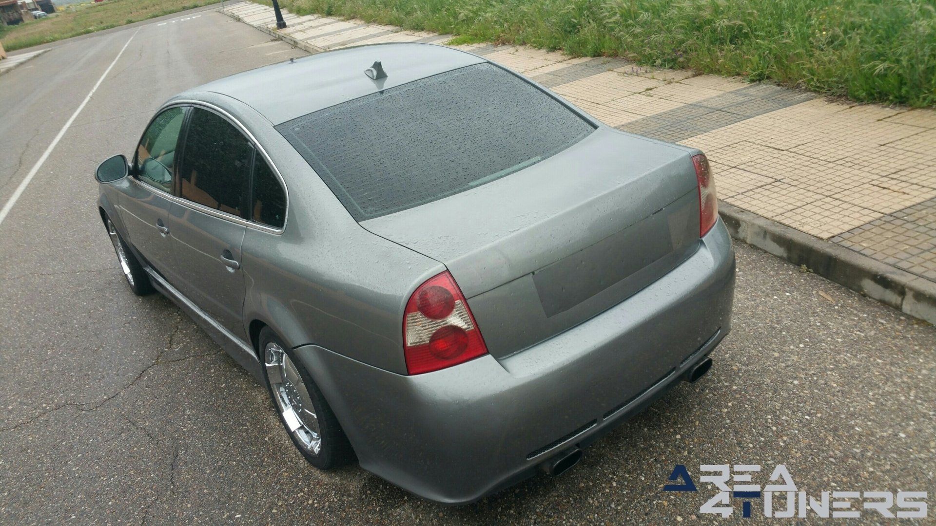 Imagen reportaje coche Tuning Vw Passat Madurez Imagen perteneciente al reportaje fotográfico de la revista Tuning de publicación diaria Area4tuners.es sobre un Vw Passat