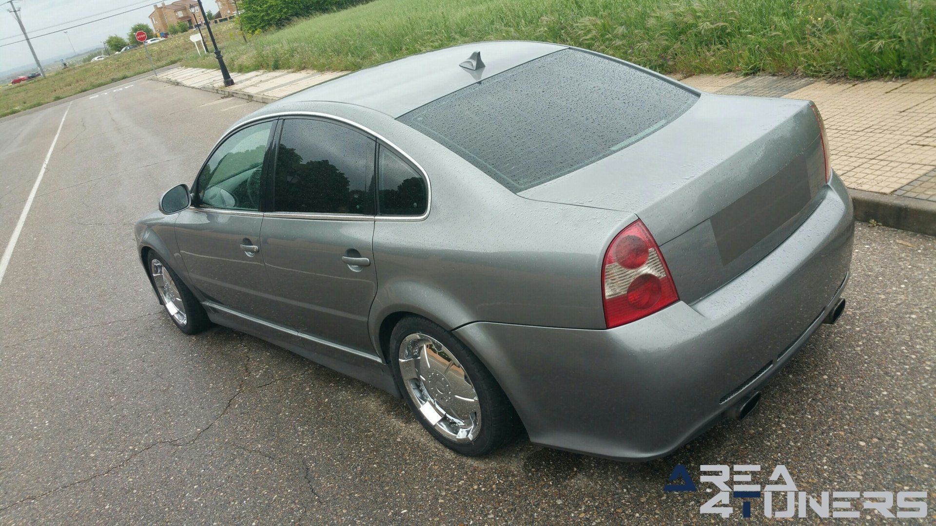 Imagen reportaje coche Tuning Vw Passat Madurez Imagen perteneciente al reportaje fotográfico de la revista Tuning de publicación diaria Area4tuners.es sobre un Vw Passat