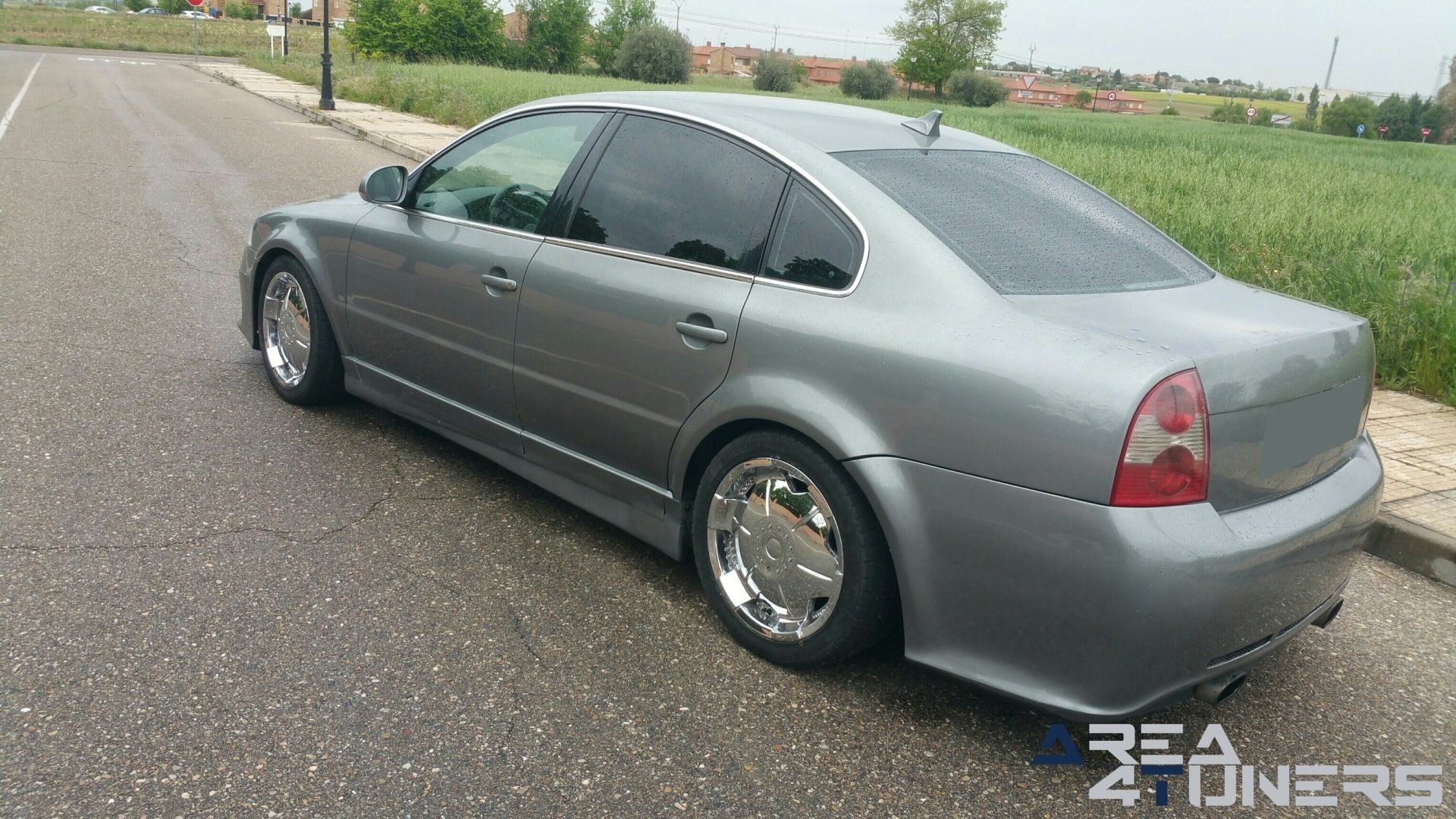 Imagen reportaje coche Tuning Vw Passat Madurez Imagen perteneciente al reportaje fotográfico de la revista Tuning de publicación diaria Area4tuners.es sobre un Vw Passat