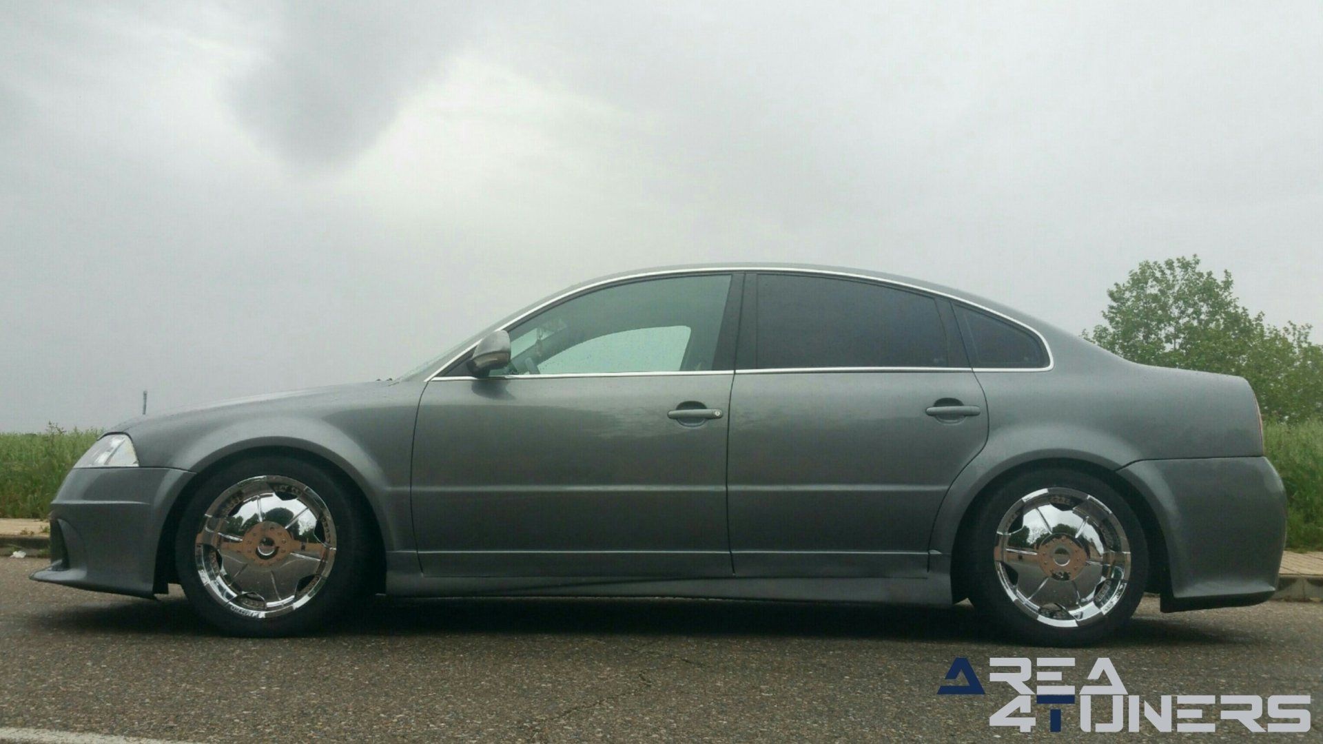 Imagen reportaje coche Tuning Vw Passat Madurez Imagen perteneciente al reportaje fotográfico de la revista Tuning de publicación diaria Area4tuners.es sobre un Vw Passat