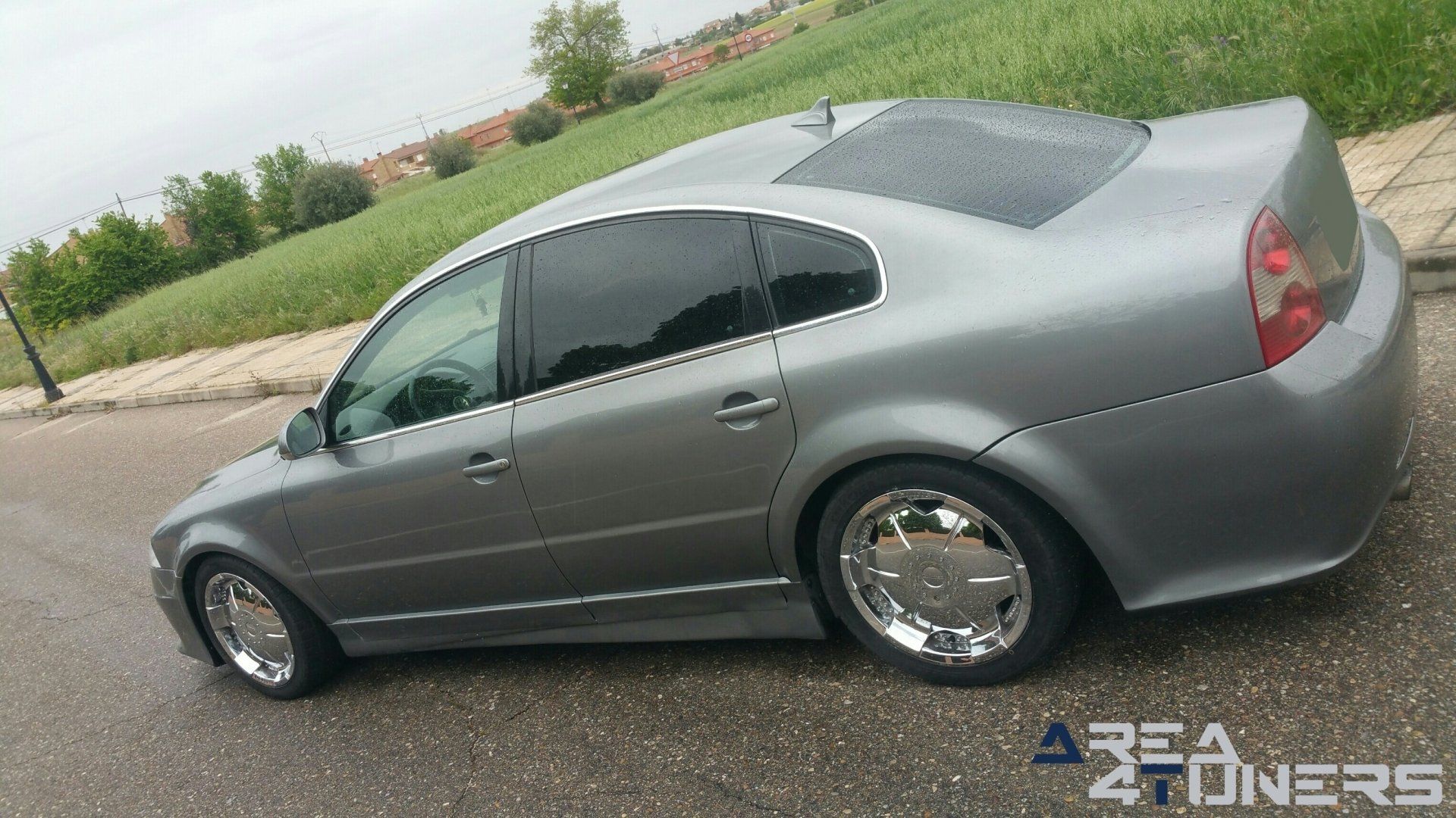 Imagen reportaje coche Tuning Vw Passat Madurez Imagen perteneciente al reportaje fotográfico de la revista Tuning de publicación diaria Area4tuners.es sobre un Vw Passat