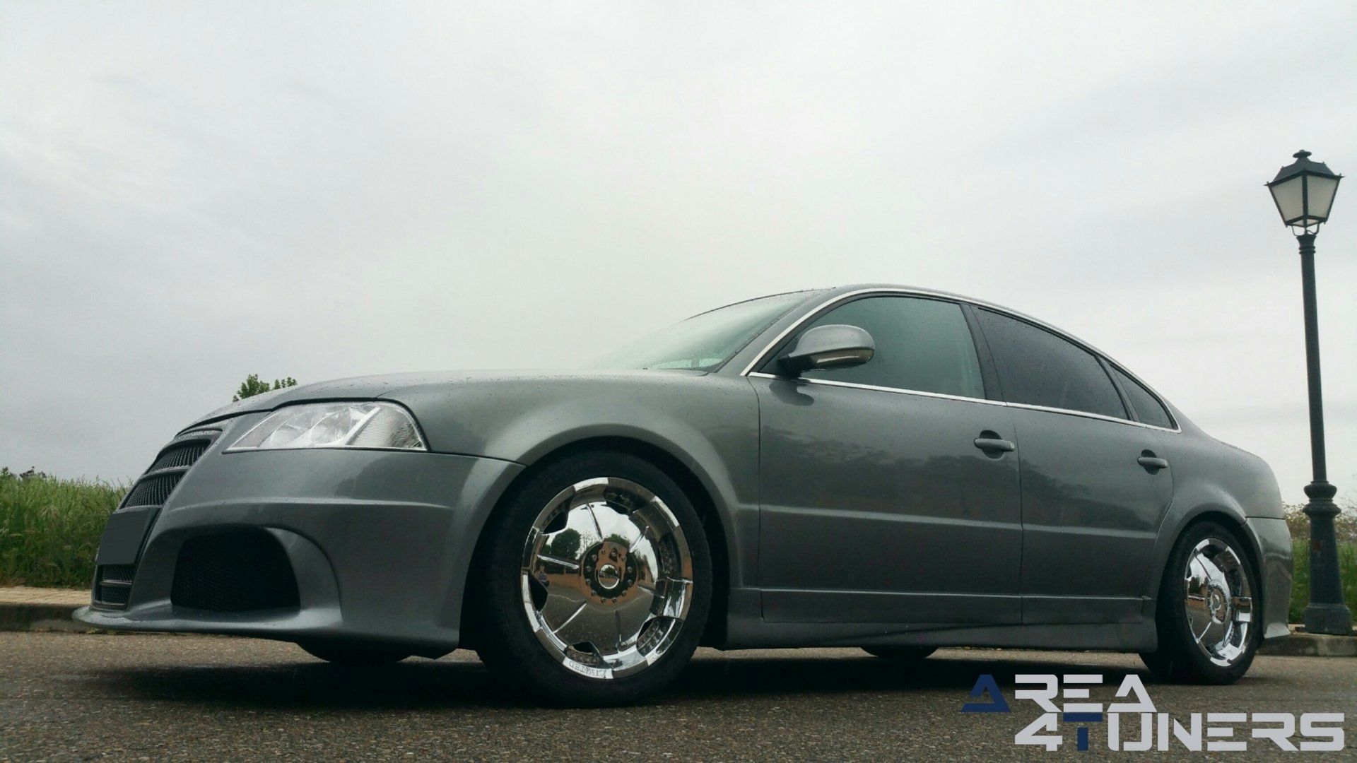 Imagen reportaje coche Tuning Vw Passat Madurez Imagen perteneciente al reportaje fotográfico de la revista Tuning de publicación diaria Area4tuners.es sobre un Vw Passat