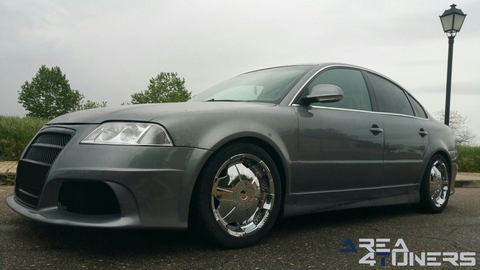 Imagen reportaje coche Tuning Vw Passat Madurez Imagen perteneciente al reportaje fotográfico de la revista Tuning de publicación diaria Area4tuners.es sobre un Vw Passat