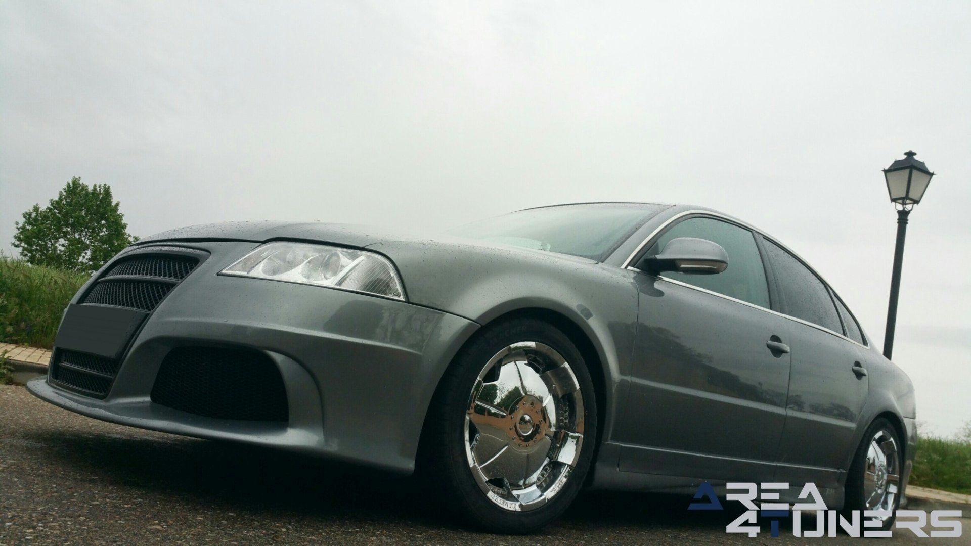 Imagen reportaje coche Tuning Vw Passat Madurez Imagen perteneciente al reportaje fotográfico de la revista Tuning de publicación diaria Area4tuners.es sobre un Vw Passat