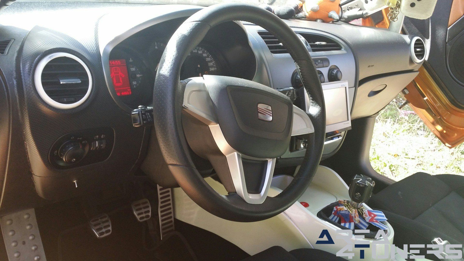 Imagen reportaje coche Tuning Seat León Ganador Tapado Imagen perteneciente al reportaje de coche Tuning, de la revista Area4tuners.es sobre un Seat León