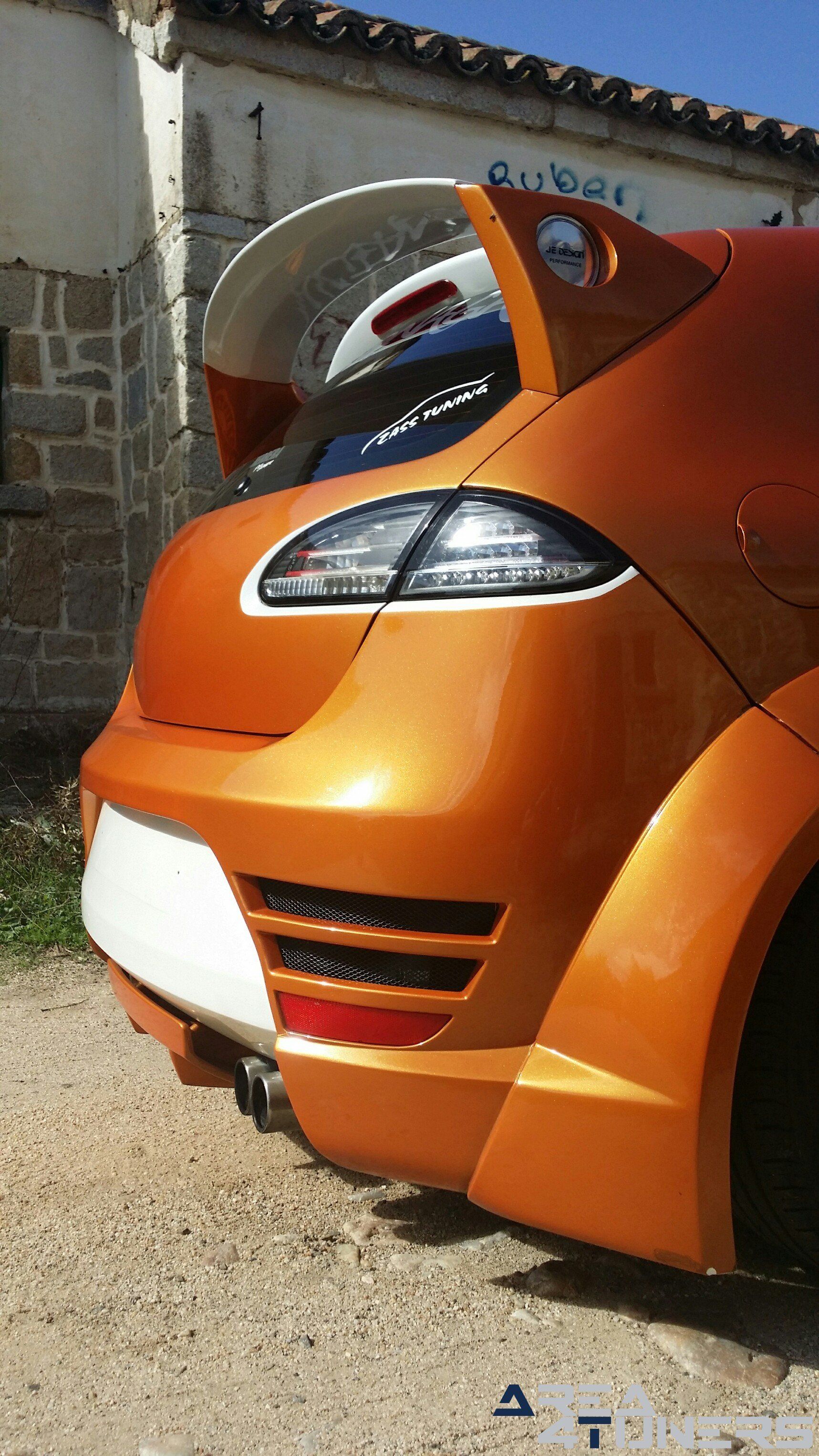 Imagen reportaje coche Tuning Seat León Ganador Tapado Imagen perteneciente al reportaje de coche Tuning, de la revista Area4tuners.es sobre un Seat León