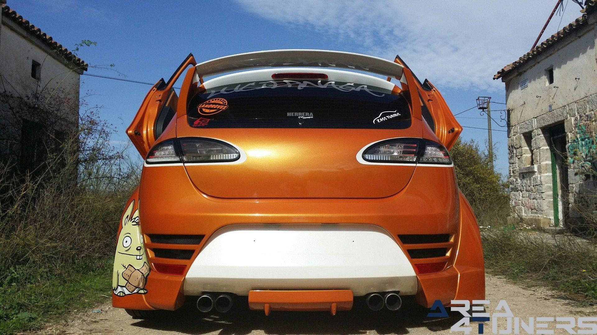 Imagen reportaje coche Tuning Seat León Ganador Tapado Imagen perteneciente al reportaje de coche Tuning, de la revista Area4tuners.es sobre un Seat León