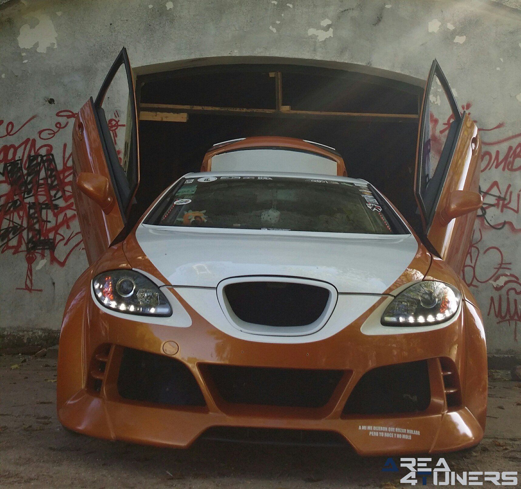 Imagen reportaje coche Tuning Seat León Ganador Tapado Imagen perteneciente al reportaje de coche Tuning, de la revista Area4tuners.es sobre un Seat León