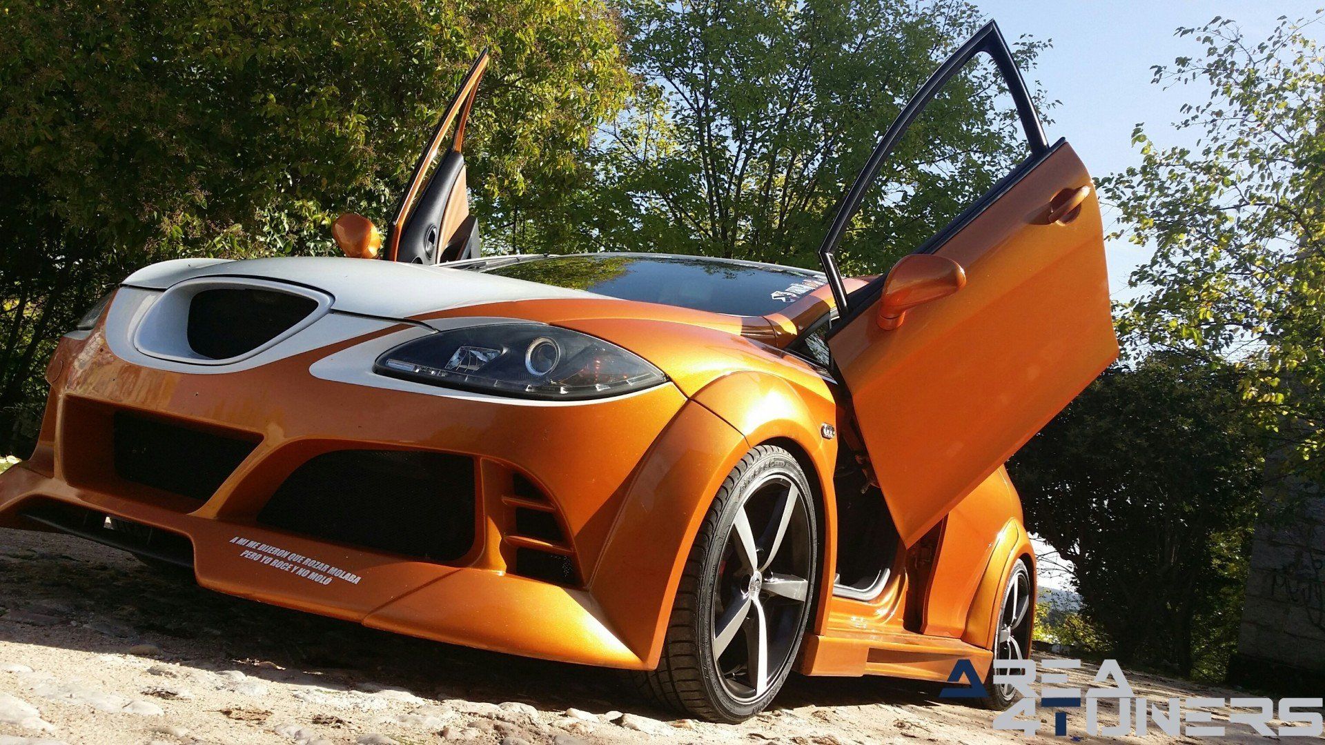 Imagen reportaje coche Tuning Seat León Ganador Tapado Imagen perteneciente al reportaje de coche Tuning, de la revista Area4tuners.es sobre un Seat León