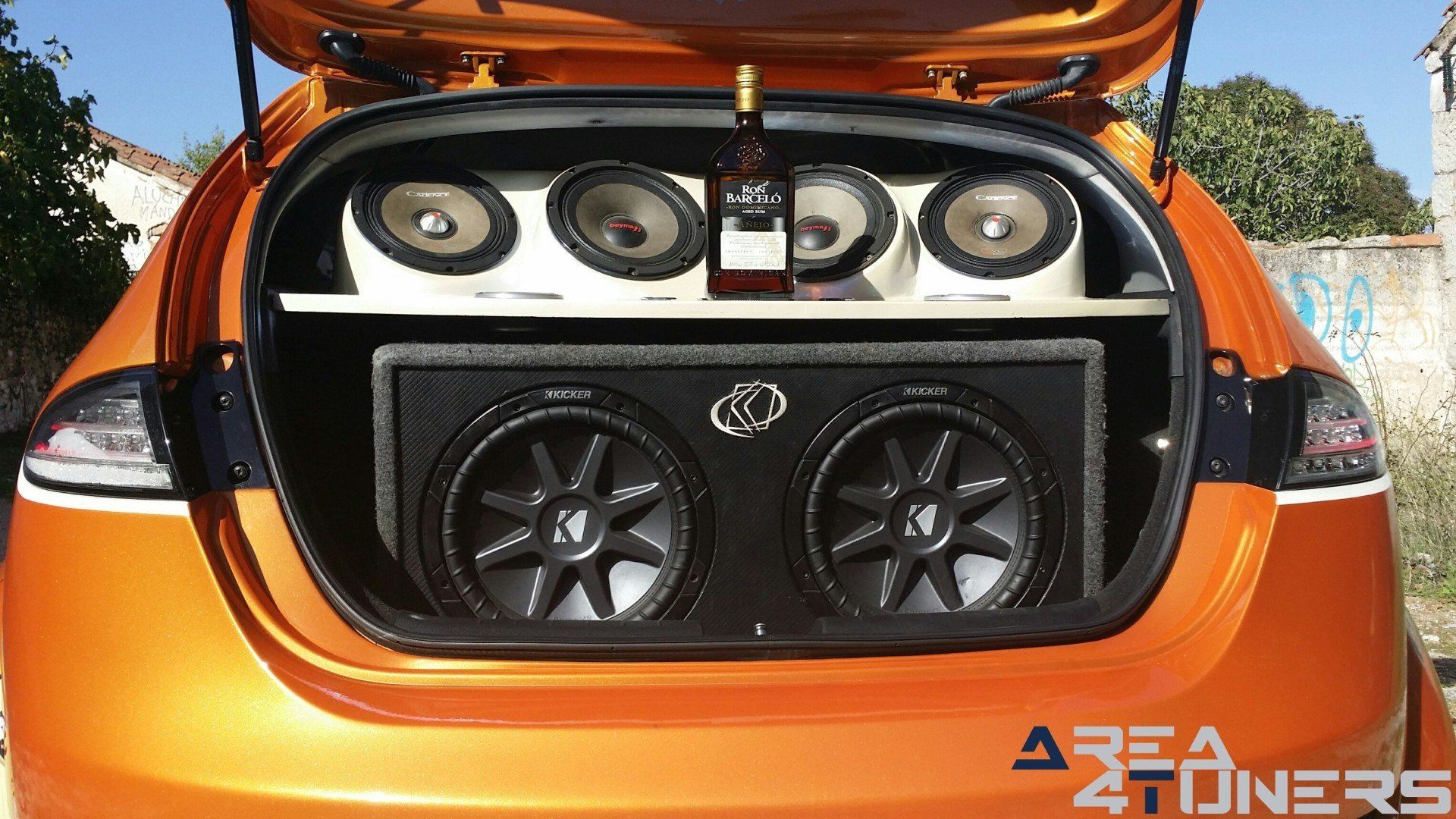 Imagen reportaje coche Tuning Seat León Ganador Tapado Imagen perteneciente al reportaje de coche Tuning, de la revista Area4tuners.es sobre un Seat León