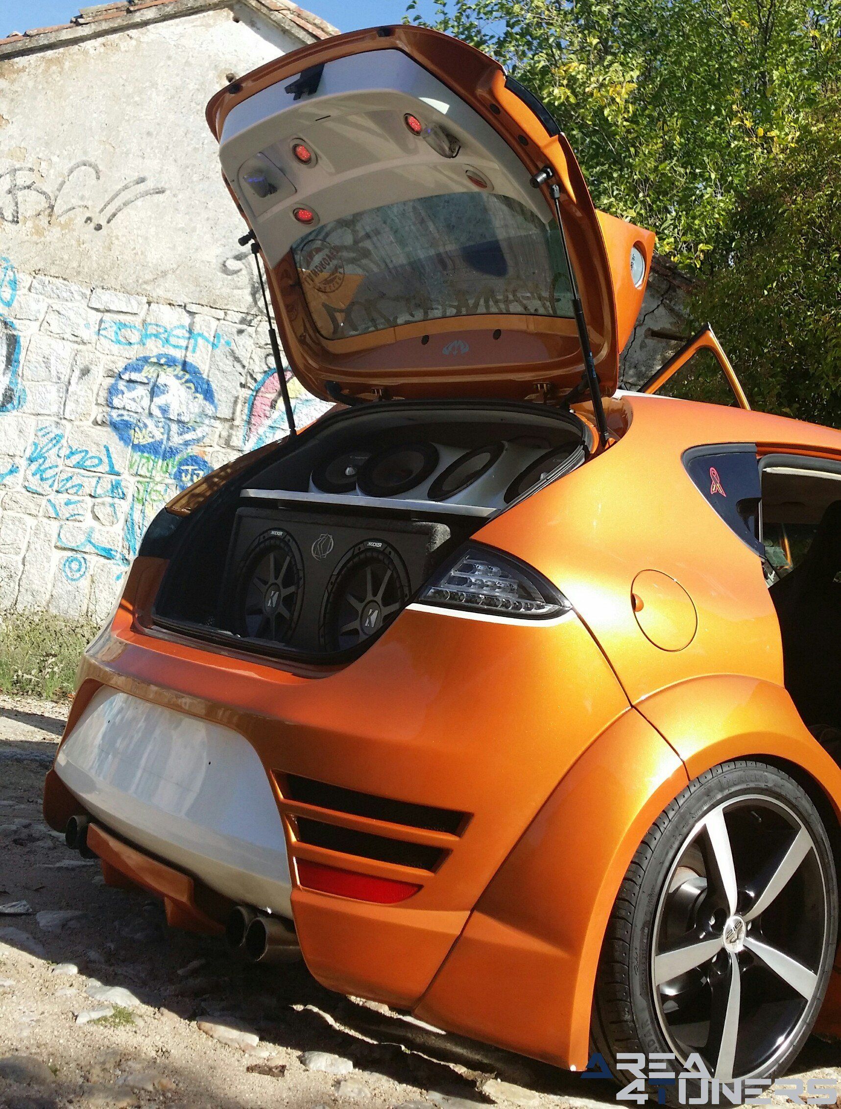 Imagen reportaje coche Tuning Seat León Ganador Tapado Imagen perteneciente al reportaje de coche Tuning, de la revista Area4tuners.es sobre un Seat León