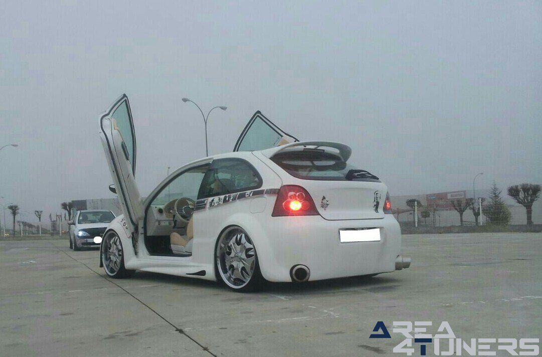 Imagen reportaje coche Tuning Mg Zr Sin City Imagen perteneciente al reportaje de coche Tuning, de la revista Area4tuners.es sobre un Mg Zr