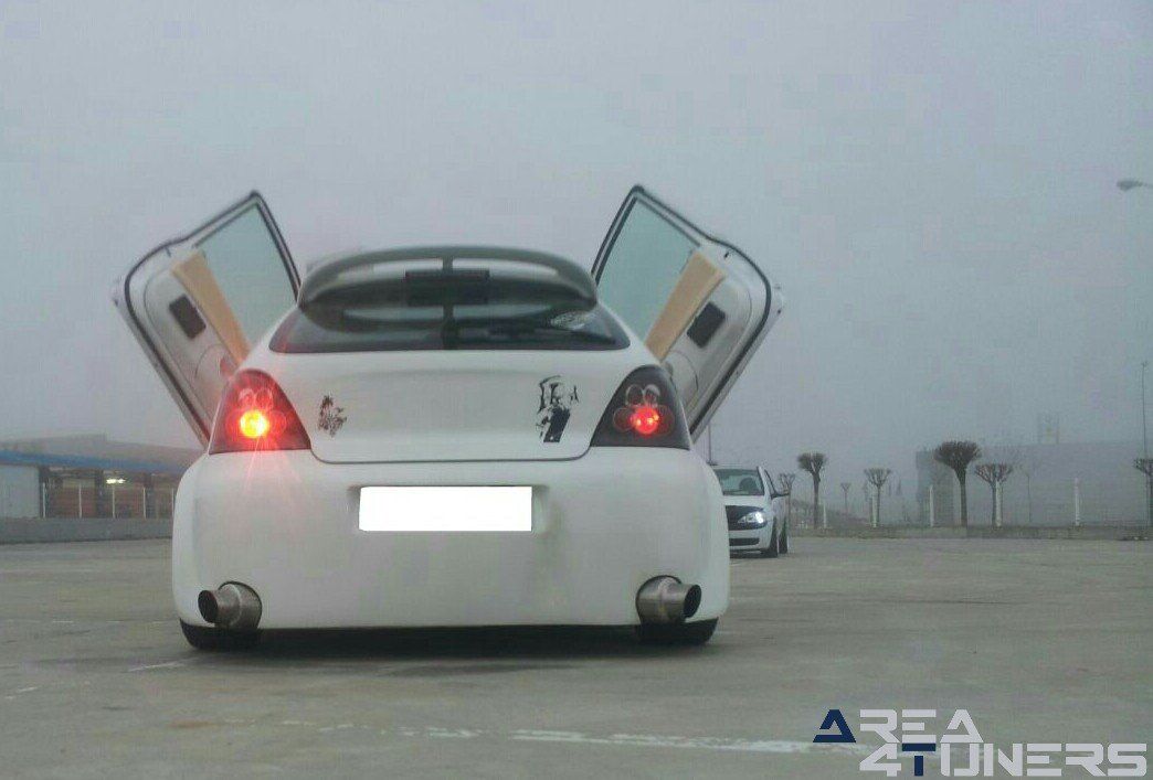 Imagen reportaje coche Tuning Mg Zr Sin City Imagen perteneciente al reportaje de coche Tuning, de la revista Area4tuners.es sobre un Mg Zr