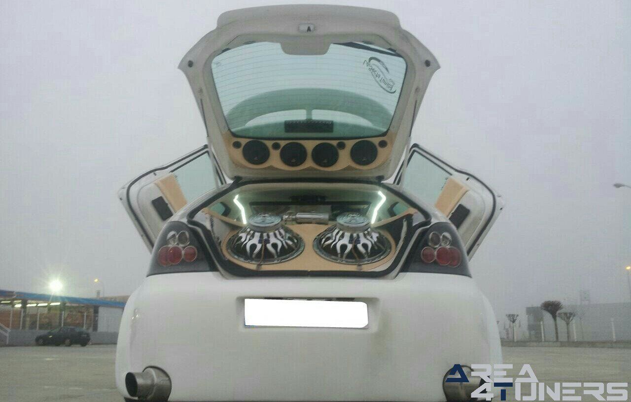 Imagen reportaje coche Tuning Mg Zr Sin City Imagen perteneciente al reportaje de coche Tuning, de la revista Area4tuners.es sobre un Mg Zr