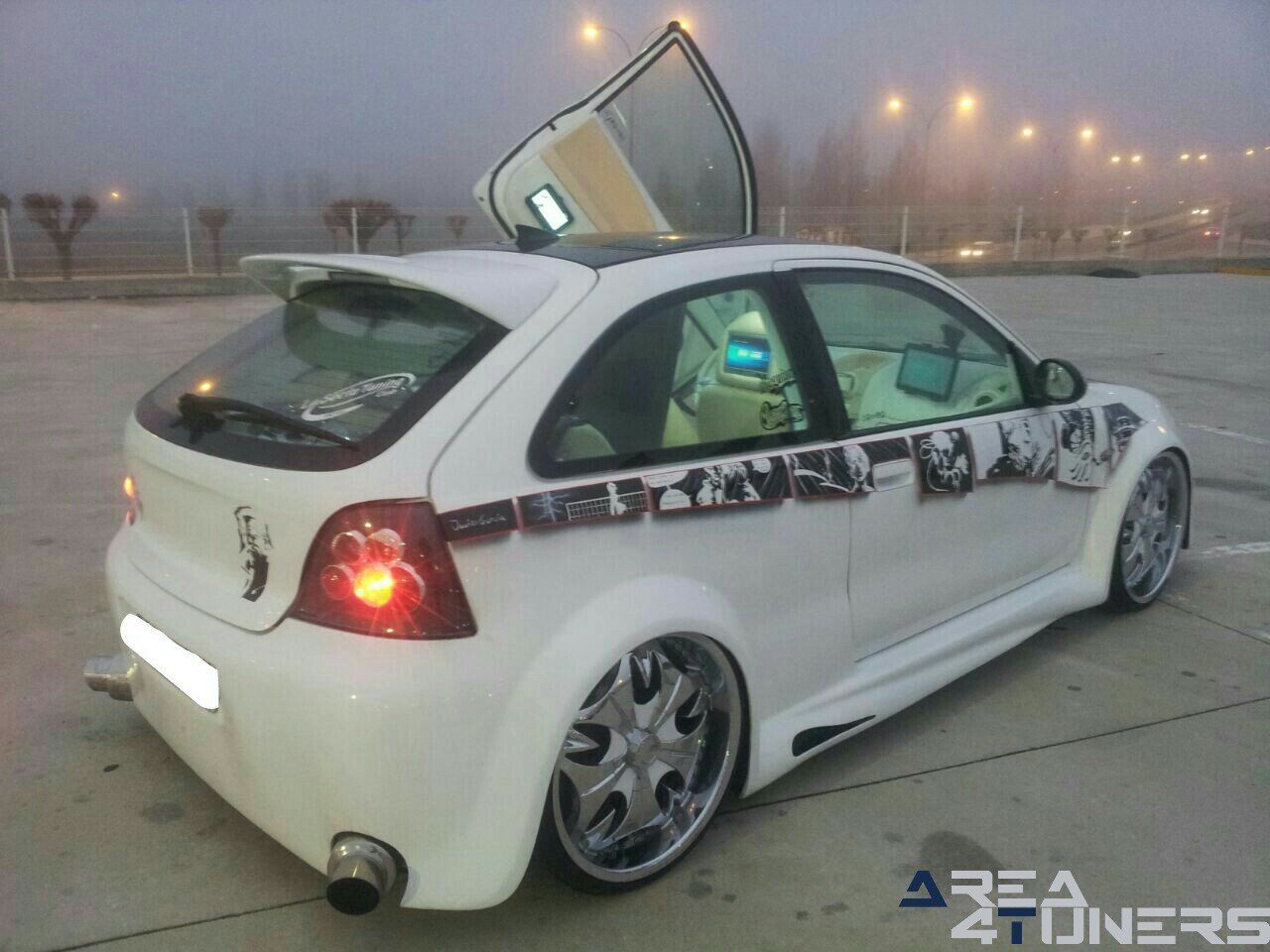 Imagen reportaje coche Tuning Mg Zr Sin City Imagen perteneciente al reportaje de coche Tuning, de la revista Area4tuners.es sobre un Mg Zr