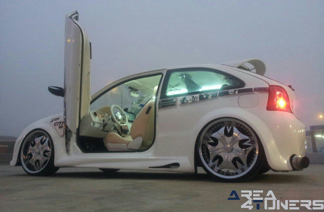 Imagen reportaje coche Tuning Mg Zr Sin City Imagen perteneciente al reportaje de coche Tuning, de la revista Area4tuners.es sobre un Mg Zr