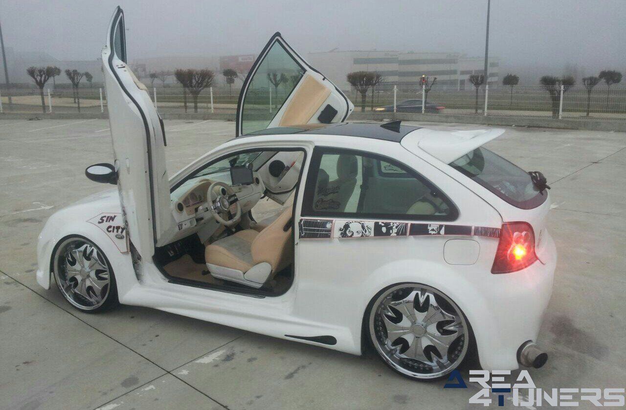 Imagen reportaje coche Tuning Mg Zr Sin City Imagen perteneciente al reportaje de coche Tuning, de la revista Area4tuners.es sobre un Mg Zr