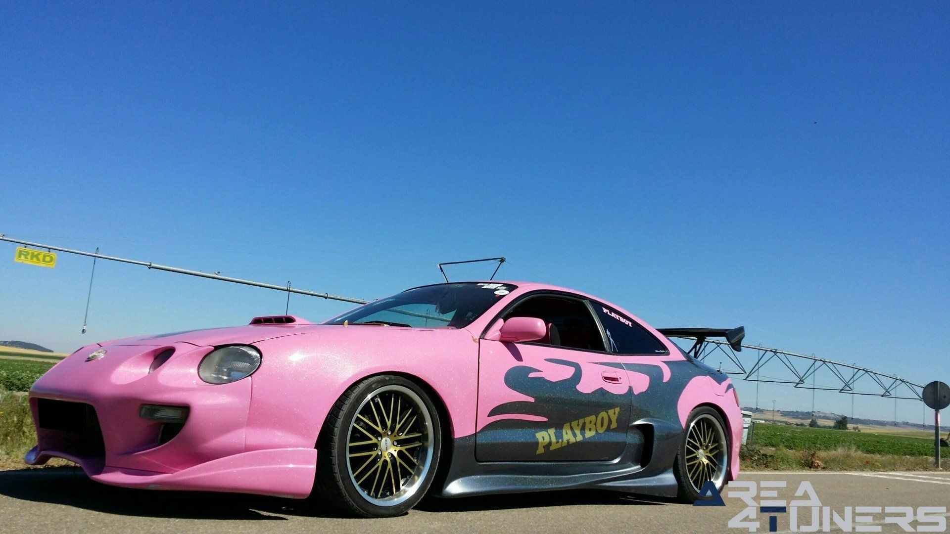 Imagen reportaje coche Tuning Toyota Celica Playboy Imagen perteneciente al reportaje de coche Tuning, de la revista Area4tuners.es sobre un Toyota Celica