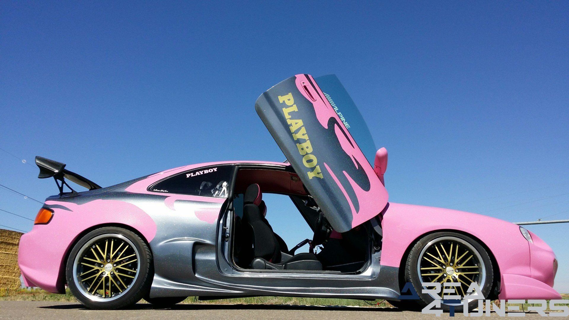 Imagen reportaje coche Tuning Toyota Celica Playboy Imagen perteneciente al reportaje de coche Tuning, de la revista Area4tuners.es sobre un Toyota Celica