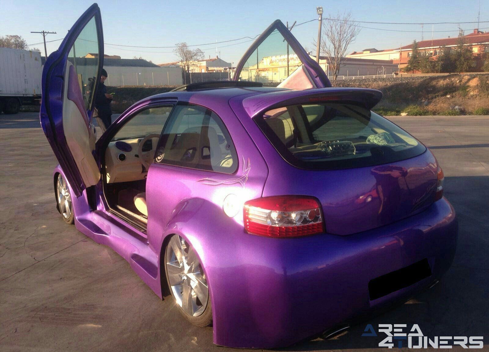 Imagen reportaje coche Tuning Mg Zr Curvas Infinitas Imagen perteneciente al reportaje de coche Tuning, de la revista Area4tuners.es sobre un Mg Zr