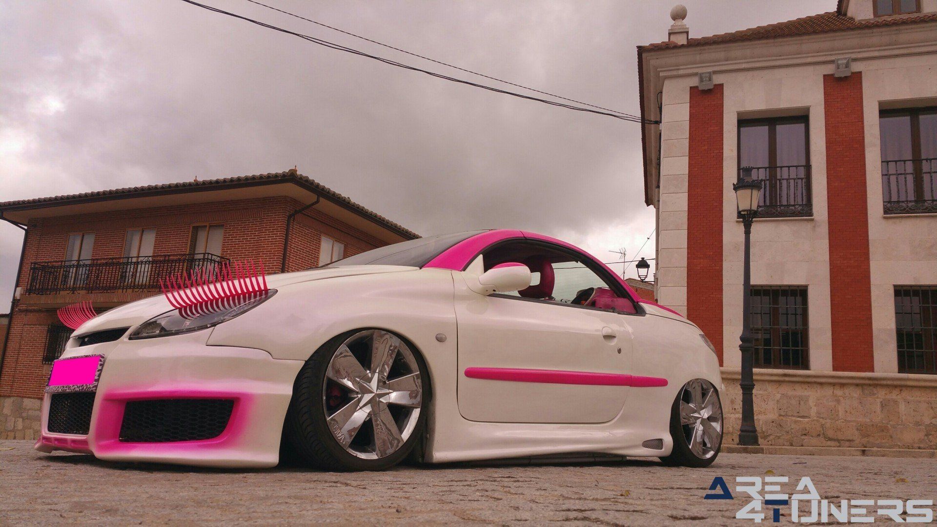 Imagen reportaje coche Tuning Peugeot 206 Mirada Femenina Imagen perteneciente al reportaje fotográfico de la revista Tuning de publicación diaria Area4tuners.es sobre un Peugeot 206