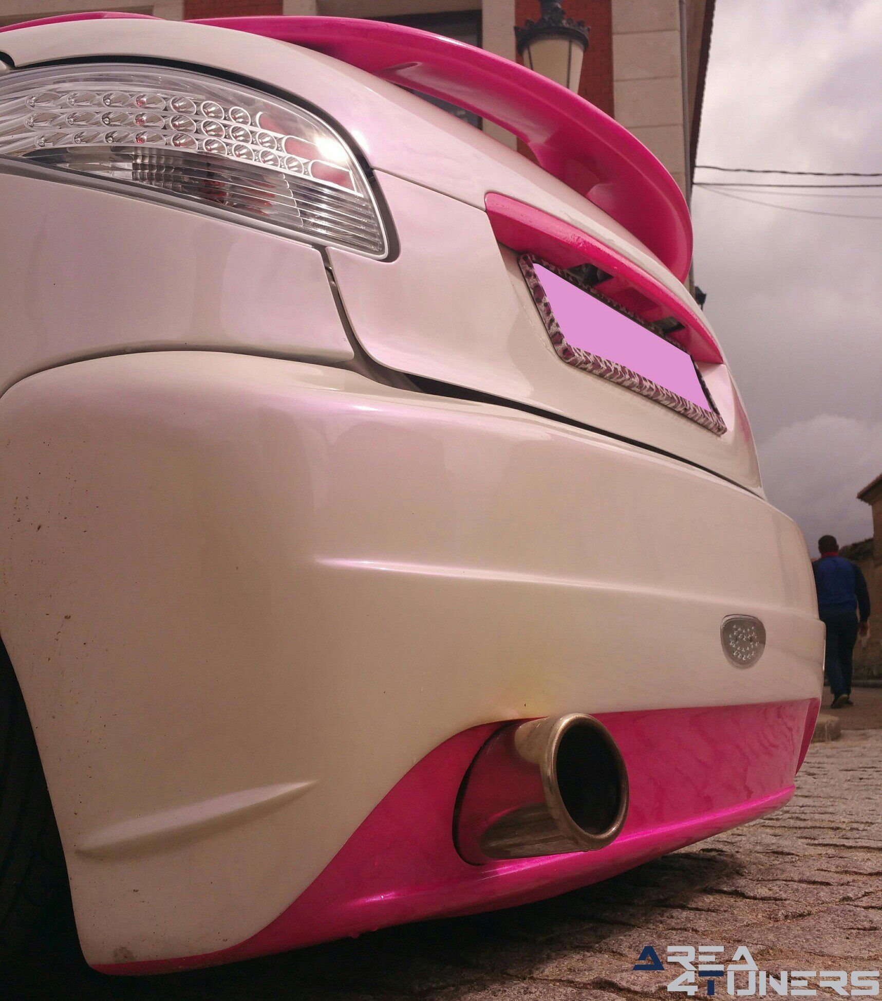 Imagen reportaje coche Tuning Peugeot 206 Mirada Femenina Imagen perteneciente al reportaje fotográfico de la revista Tuning de publicación diaria Area4tuners.es sobre un Peugeot 206