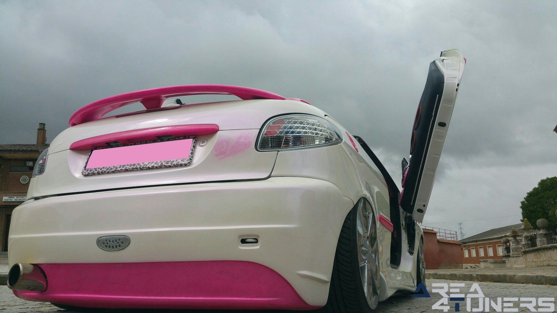 Imagen reportaje coche Tuning Peugeot 206 Mirada Femenina Imagen perteneciente al reportaje fotográfico de la revista Tuning de publicación diaria Area4tuners.es sobre un Peugeot 206