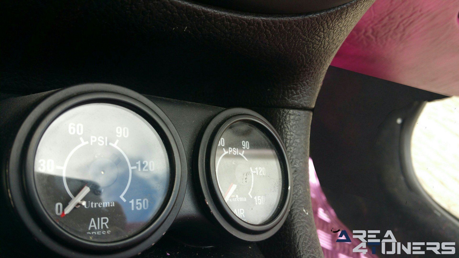 Imagen reportaje coche Tuning Peugeot 206 Mirada Femenina Imagen perteneciente al reportaje fotográfico de la revista Tuning de publicación diaria Area4tuners.es sobre un Peugeot 206