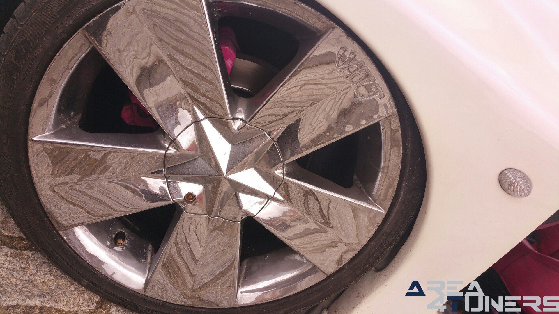 Imagen reportaje coche Tuning Peugeot 206 Mirada Femenina Imagen perteneciente al reportaje fotográfico de la revista Tuning de publicación diaria Area4tuners.es sobre un Peugeot 206