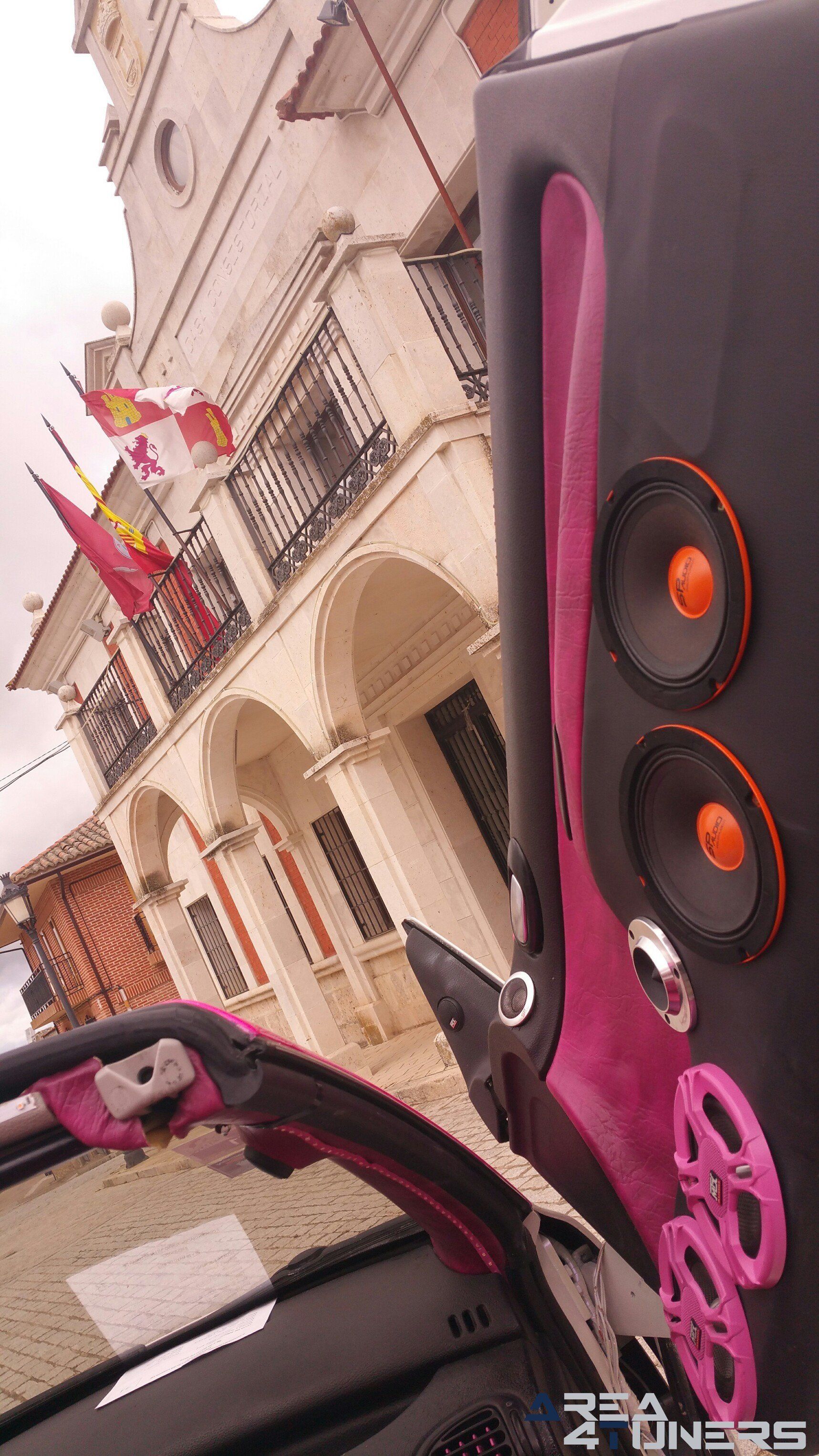 Imagen reportaje coche Tuning Peugeot 206 Mirada Femenina Imagen perteneciente al reportaje fotográfico de la revista Tuning de publicación diaria Area4tuners.es sobre un Peugeot 206