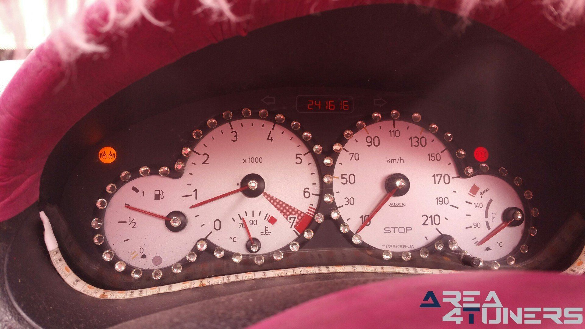 Imagen reportaje coche Tuning Peugeot 206 Mirada Femenina Imagen perteneciente al reportaje fotográfico de la revista Tuning de publicación diaria Area4tuners.es sobre un Peugeot 206