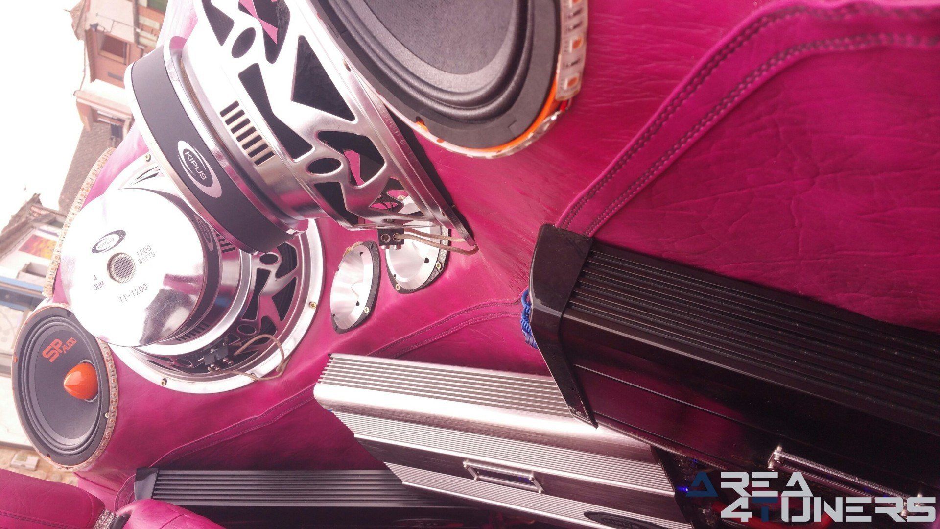 Imagen reportaje coche Tuning Peugeot 206 Mirada Femenina Imagen perteneciente al reportaje fotográfico de la revista Tuning de publicación diaria Area4tuners.es sobre un Peugeot 206