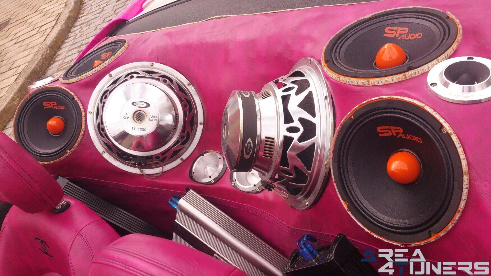 Imagen reportaje coche Tuning Peugeot 206 Mirada Femenina Imagen perteneciente al reportaje fotográfico de la revista Tuning de publicación diaria Area4tuners.es sobre un Peugeot 206