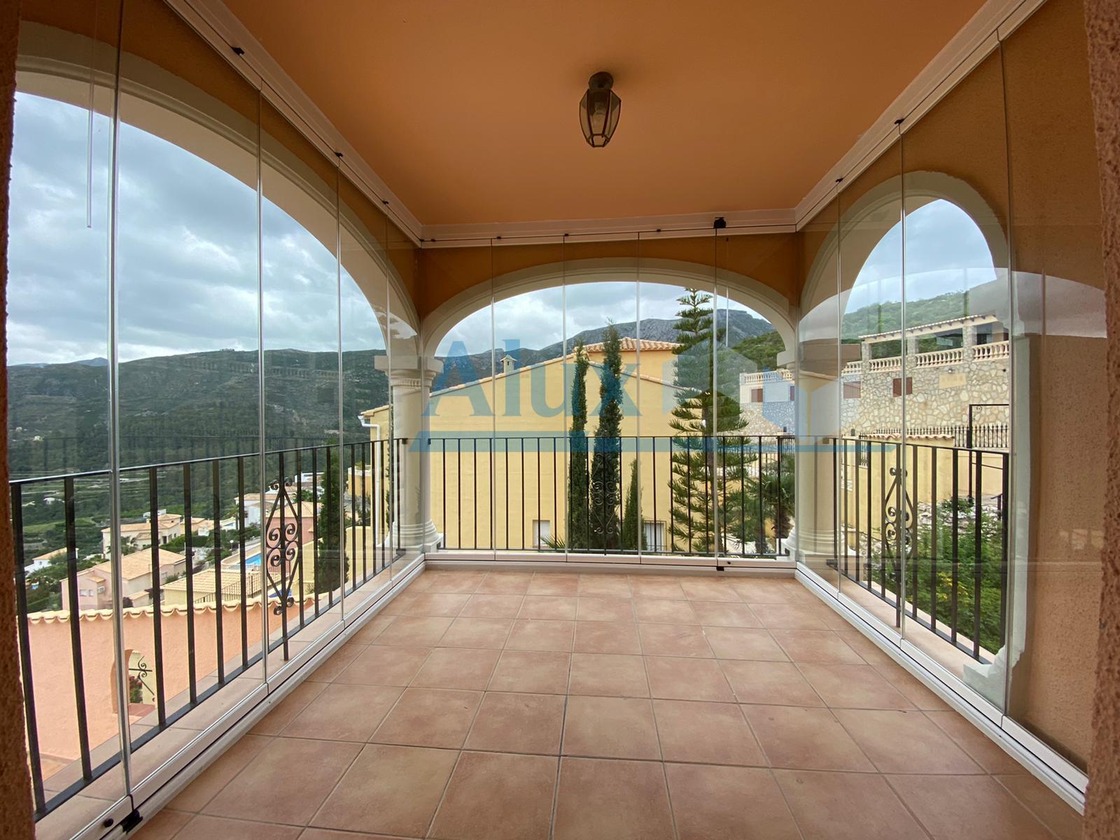 Cerramiento de cristal en Adsubia