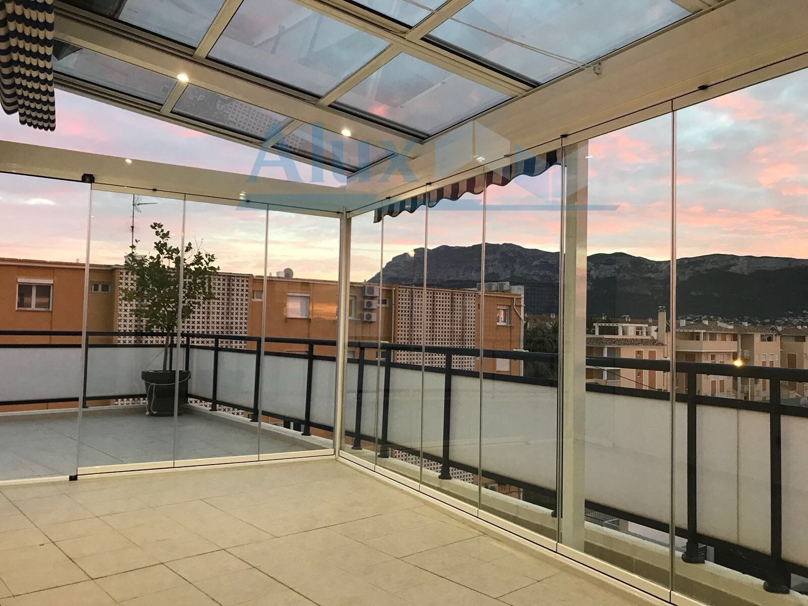 Cerramiento y techo de cristal en Denia