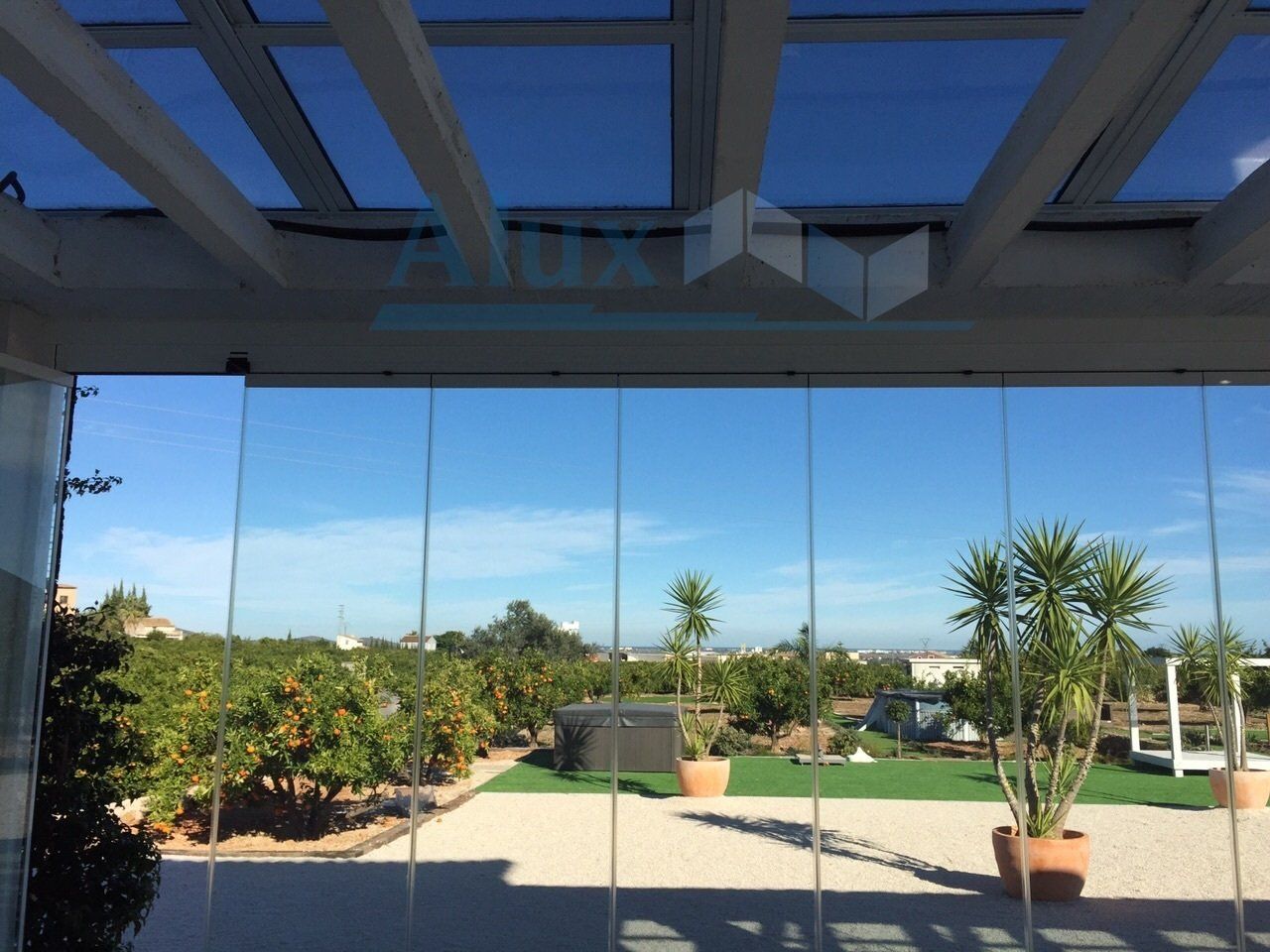 Cerramiento de cristal y techo movil en Pego, Alicante