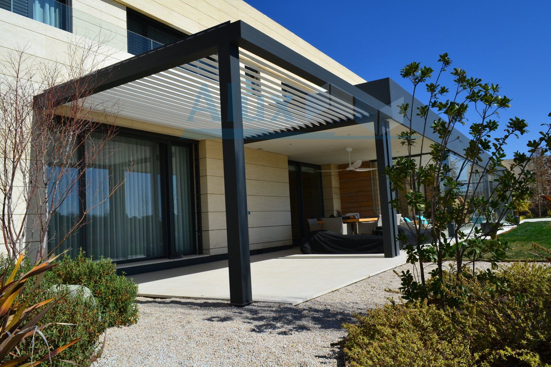 Pergola bioclimatica en Valencia