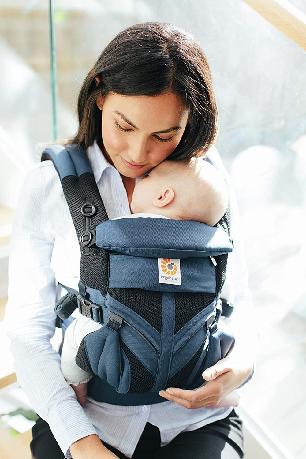 Cómo cargar al nuevo bebé todo el día sin que tu espalda se resienta.