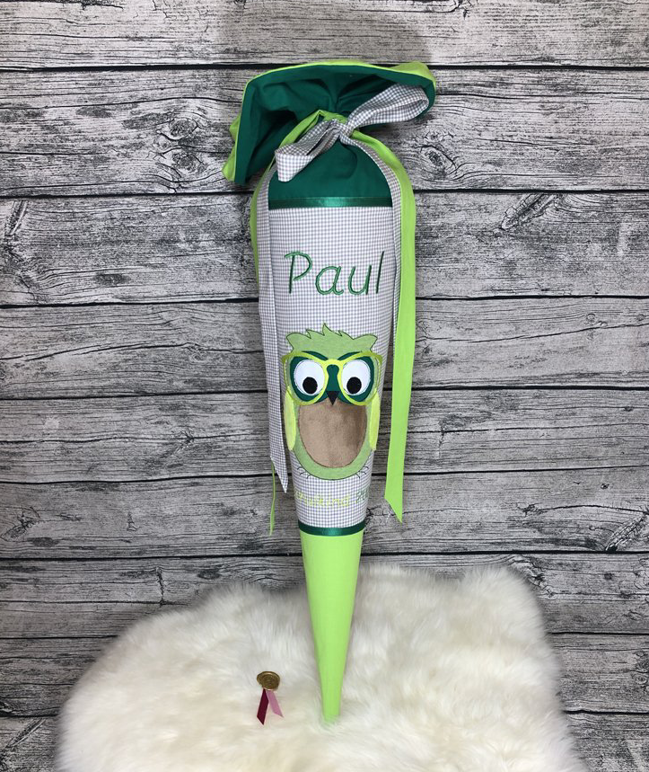 Schultüte mit einer Eule