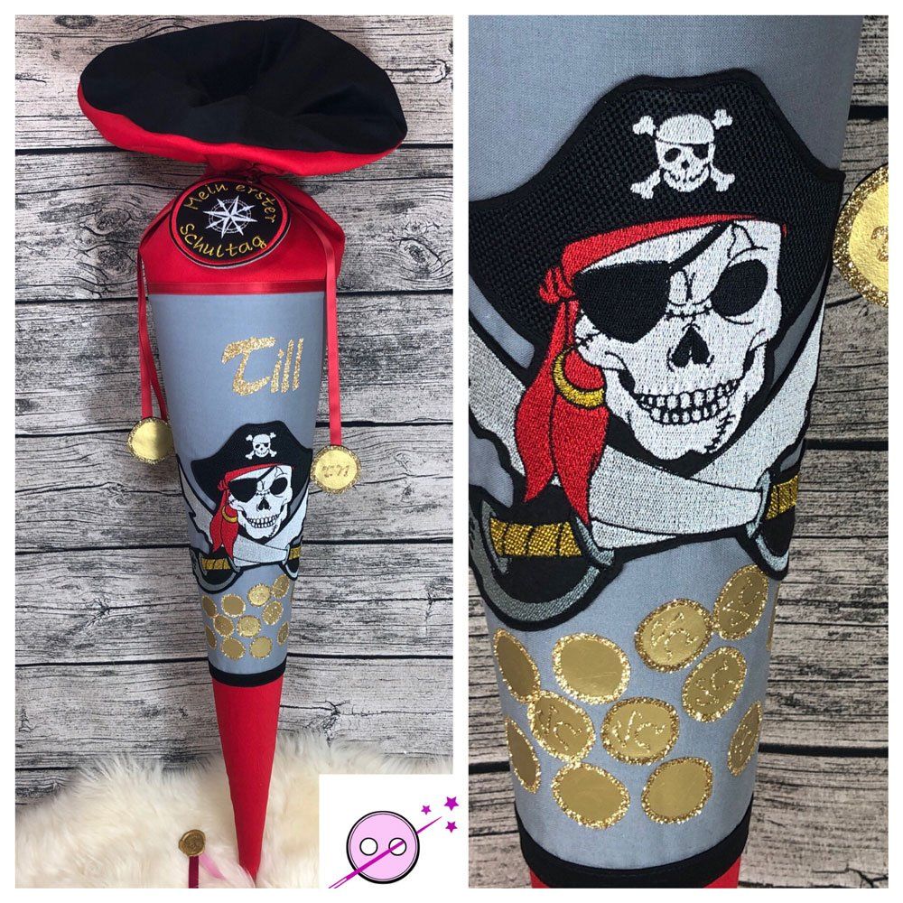 Schultüten aus Stoff mit Piraten Motiv. Goldene Taler der Stoff ist grau rot