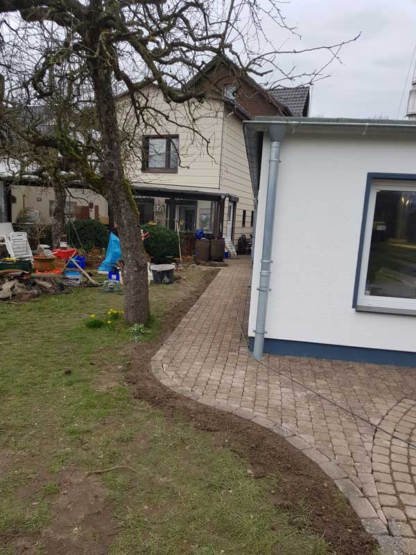 Pflasterweg rund ums Haus im neuen Anbau in Detmold