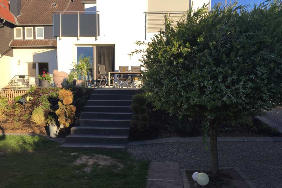 Gartentreppe zum Neubau in Lemgo
