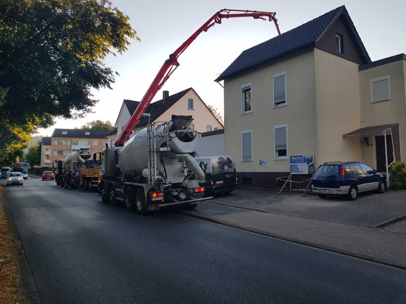 Anlieferung Beton für Bodenplatte Umbau in Detmold