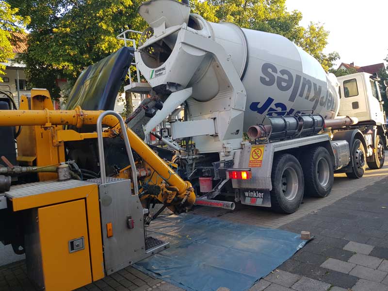 Betonmischer Anlieferung für Bodenplatte in Detmold