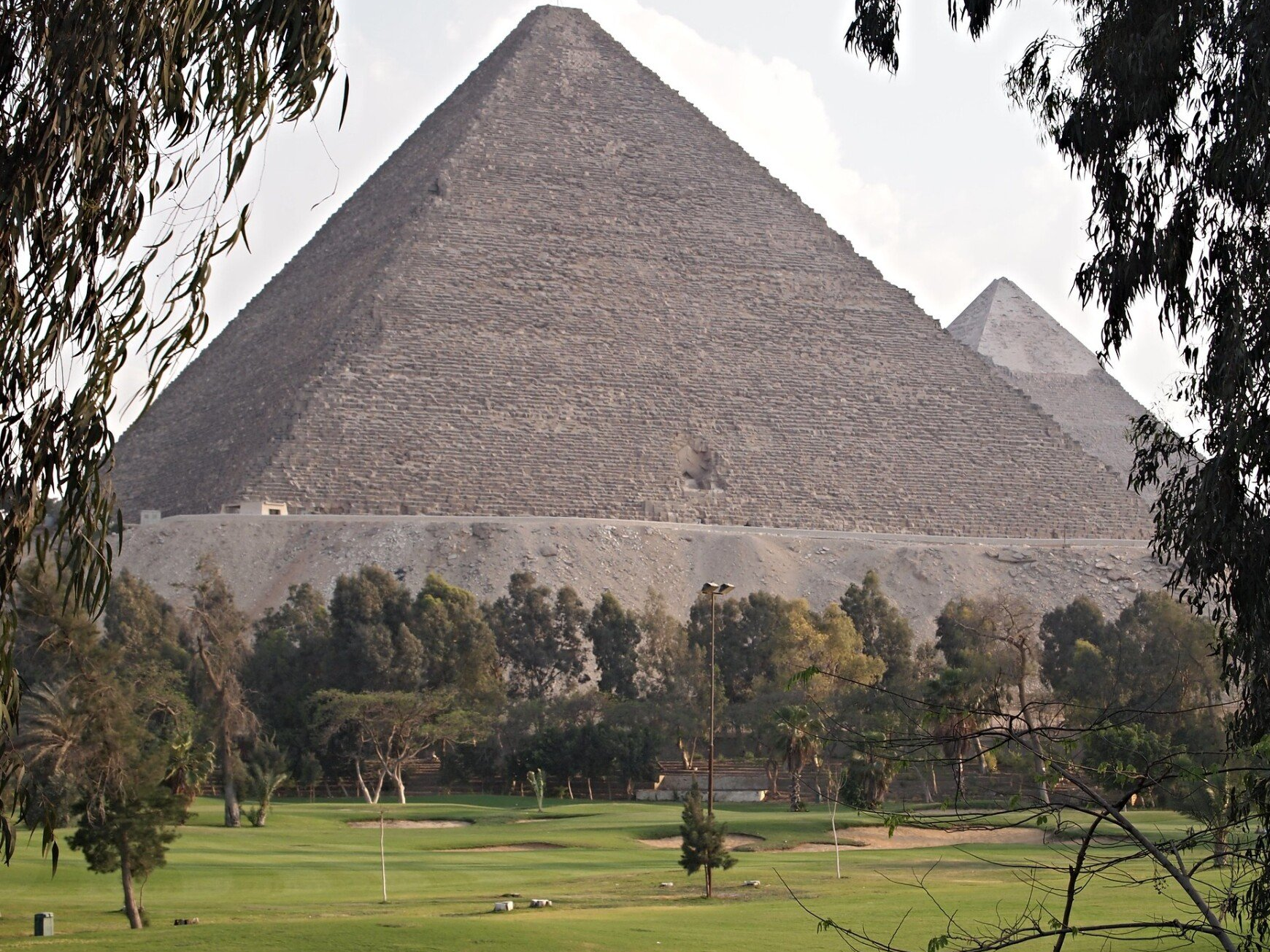 Un golf situé à côté des pyramides de Gizeh