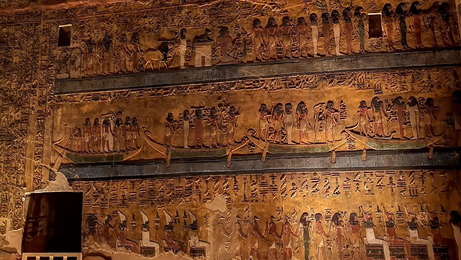 peinture morale vallée des rois avec des Hiéroglyphes barque solaire