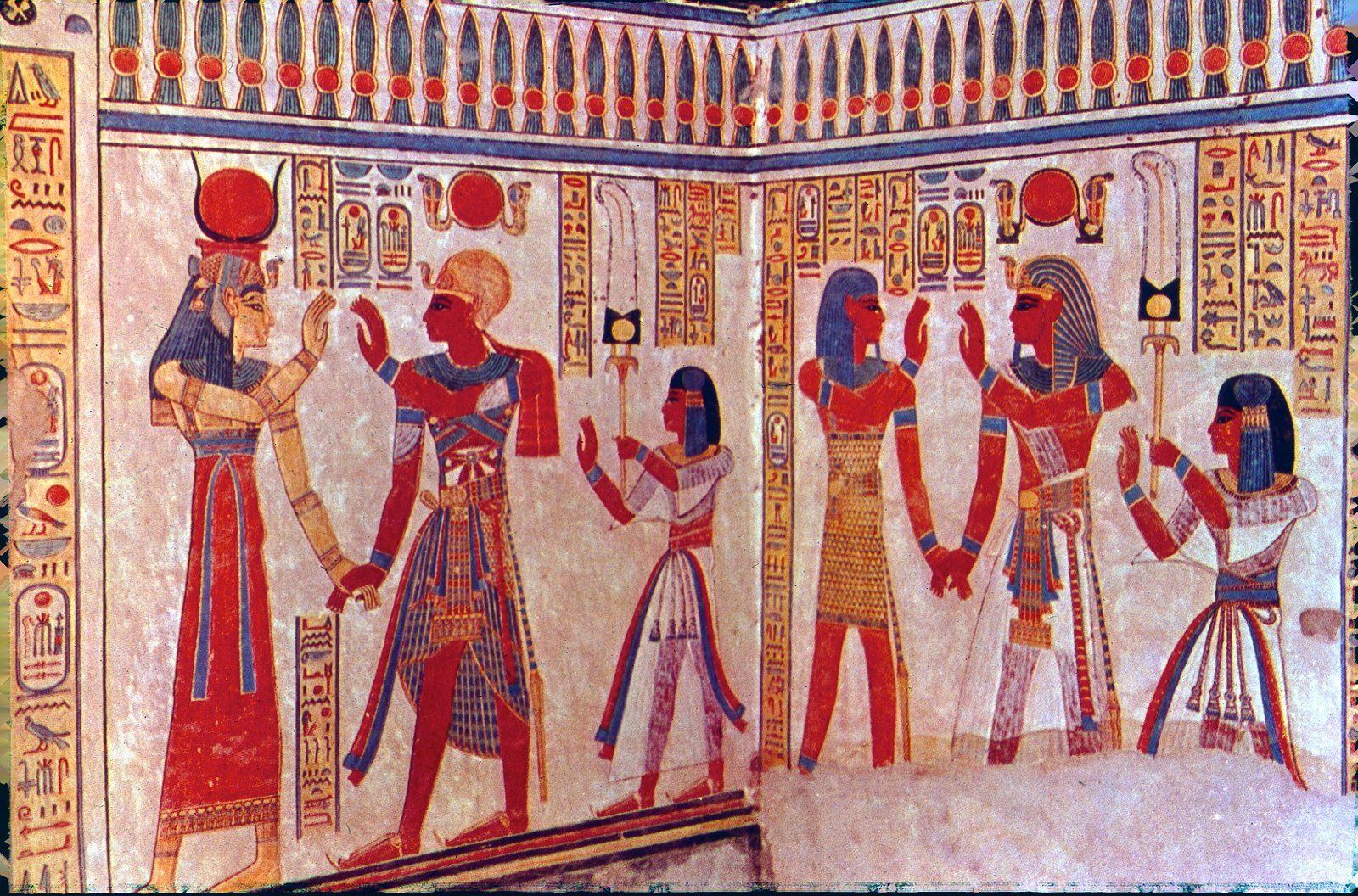 peinture murale vallée des reines avec des Hiéroglyphes colorés dieu égyptien